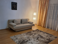 Decebal, garsoniera decomandata cat 2 camere